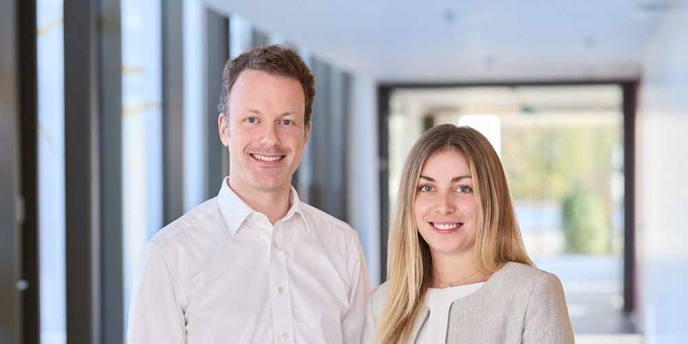 Daniel Hagen und Ida Oster koordinieren das wir2 Bindungstraining für Alleinerziehende