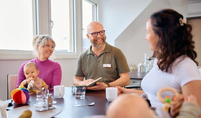 Gemeinsame Mahlzeiten können im Essensraum der Mutter/Vater-Kind-Station eingenommen werden
