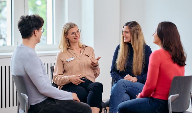 Therapeutische Gruppentherapiesitzung am Alexius/Josef Krankenhaus