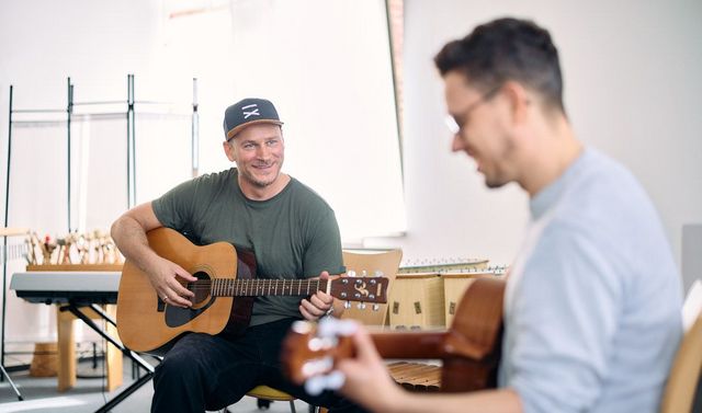Musiktherapie in der Psychosomatik mit zwei Gitarren