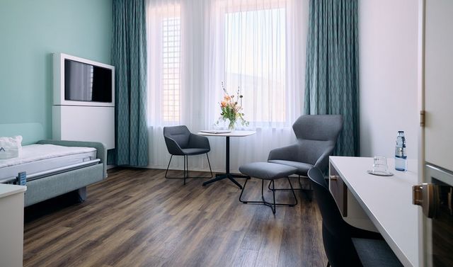 Komfortable Zimmer für Ruhe und Rückzug auf Station Klemens