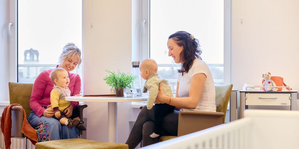 Gruppentherapiesitzung auf der Mutter/Vater-Kind Station